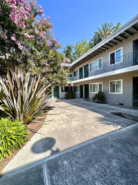 Four Palms in Mountain View, CA - Foto de edificio - Building Photo