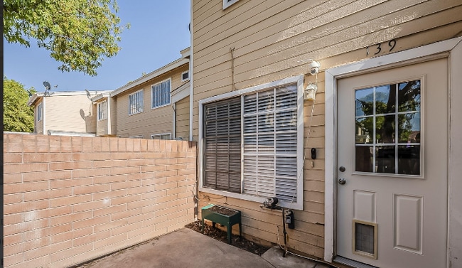 625 S Westwood in Mesa, AZ - Foto de edificio - Building Photo