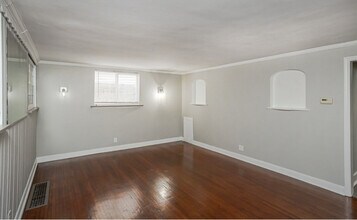 2146 Wyndhurst Rd in Toledo, OH - Building Photo - Building Photo