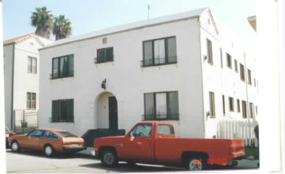 2650 S Manhattan Pl in Los Angeles, CA - Building Photo