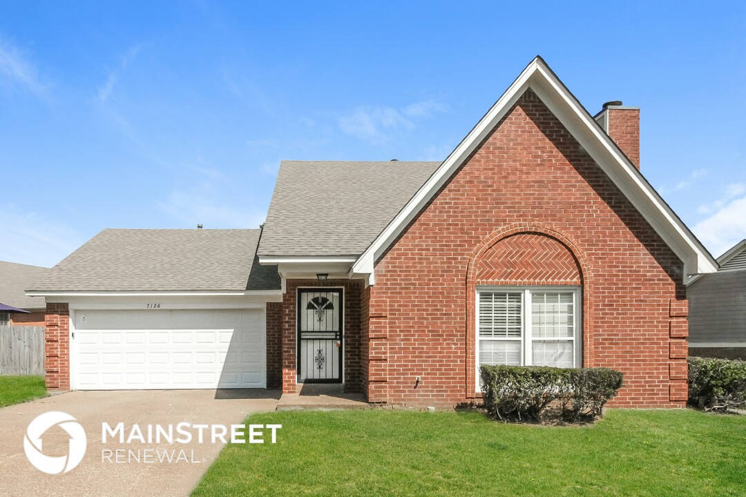 7126 Abbey Cove in Memphis, TN - Building Photo