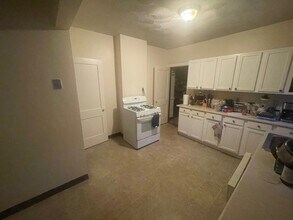 10 Pinkham Rd, Unit 2A in Medford, MA - Foto de edificio - Building Photo
