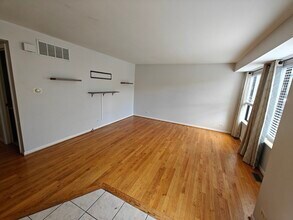 1410 Whispering Springs Cir in Palatine, IL - Building Photo - Building Photo