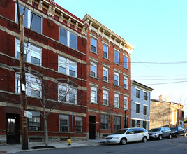 1325 Pendleton St in Cincinnati, OH - Building Photo - Building Photo