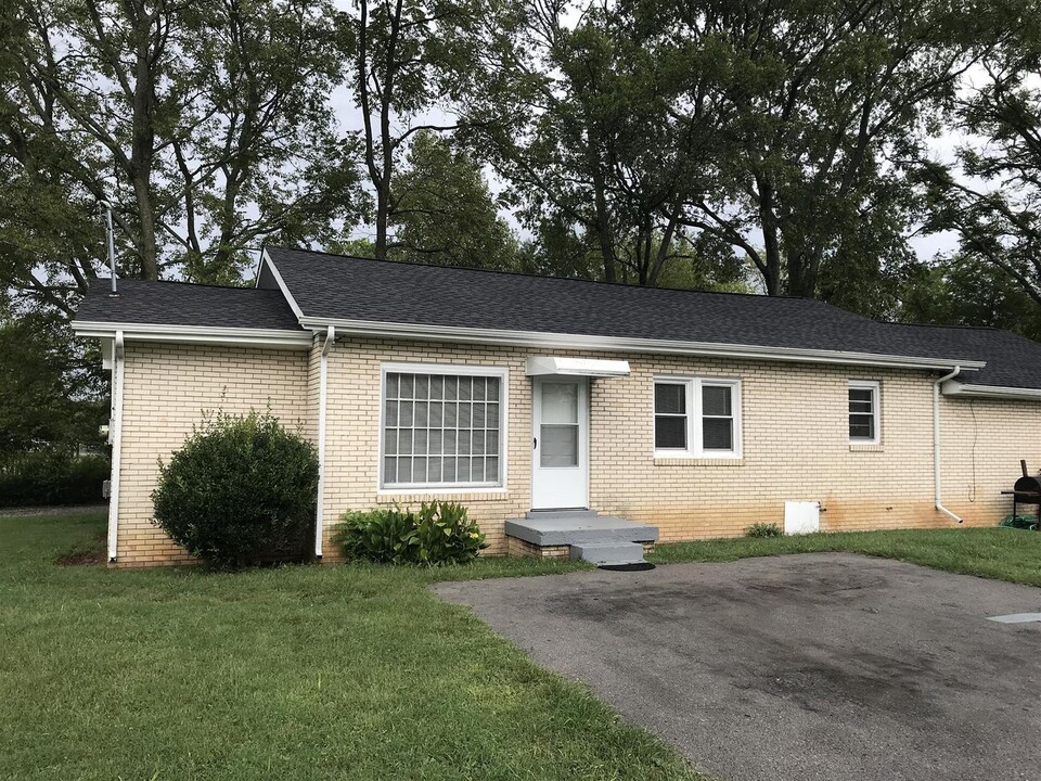 501 Wilson Ave in Lebanon, TN - Foto de edificio
