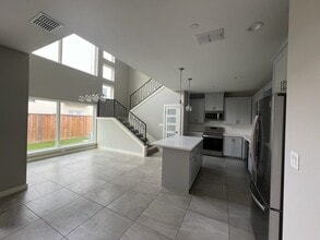 9653 McPherson Rd in Laredo, TX - Building Photo - Building Photo