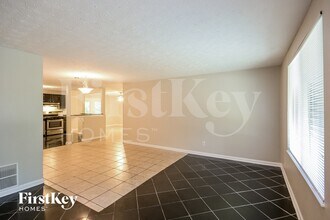 5225 Martins Crossing Rd in Stone Mountain, GA - Building Photo - Building Photo