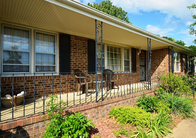 1452 S Eva Blvd in Chesapeake, VA - Foto de edificio - Building Photo