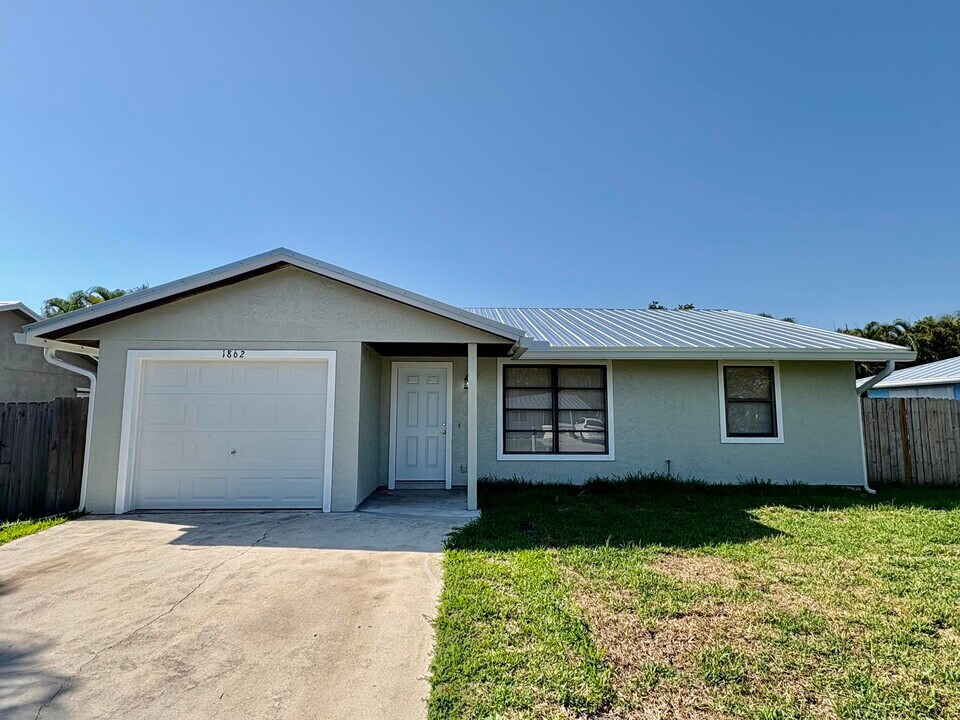1862 SE Jackson St in Stuart, FL - Building Photo