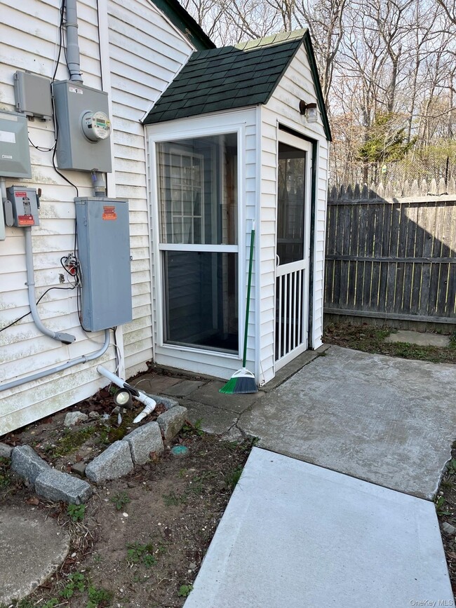 property at 53 Circle Dr N