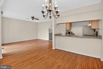 9805 Lake Shore Dr in Gaithersburg, MD - Building Photo - Building Photo