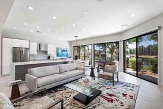 8989 N Gainey Center Dr in Scottsdale, AZ - Building Photo - Building Photo