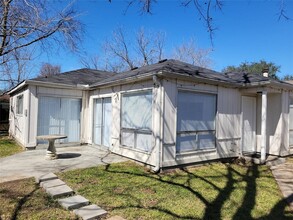 10307 Buffalo Bend Dr in Houston, TX - Building Photo - Building Photo