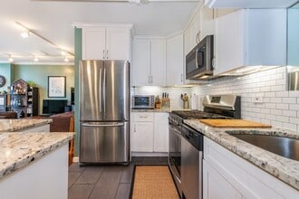 6050 JFK Blvd E in West New York, NJ - Building Photo - Building Photo