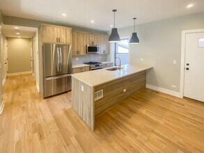 2537 N Campbell Ave, Unit 2541-1 in Chicago, IL - Foto de edificio - Building Photo