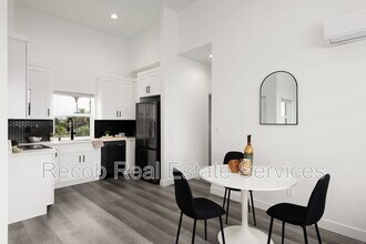 1638 Elm Ave in San Diego, CA - Building Photo - Building Photo