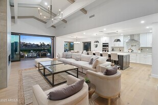 8556 N 84th St in Scottsdale, AZ - Building Photo