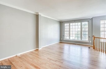 25242 Dunvegan Square in Chantilly, VA - Building Photo - Building Photo