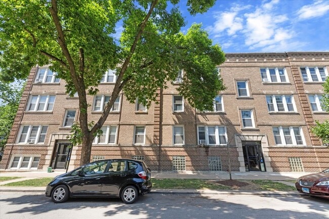 property at 1224 W Victoria St