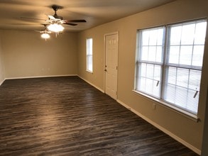 Barton Court Apartments in West Memphis, AR - Building Photo - Building Photo