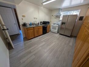 163 Gifford Ave, Unit D in San Jose, CA - Foto de edificio - Building Photo
