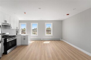 735 Broadway in Pawtucket, RI - Building Photo