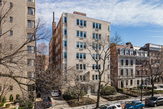 Hampshire Plaza in Washington, DC - Building Photo - Building Photo