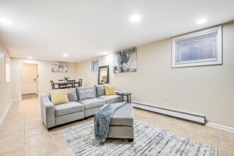 46 Van Houten Ave, Unit Lower Level in Jersey City, NJ - Building Photo - Building Photo