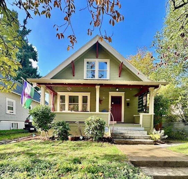 5035 NE 12th Ave in Portland, OR - Foto de edificio