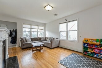 39 Linwood Ave in Cresskill, NJ - Building Photo - Building Photo