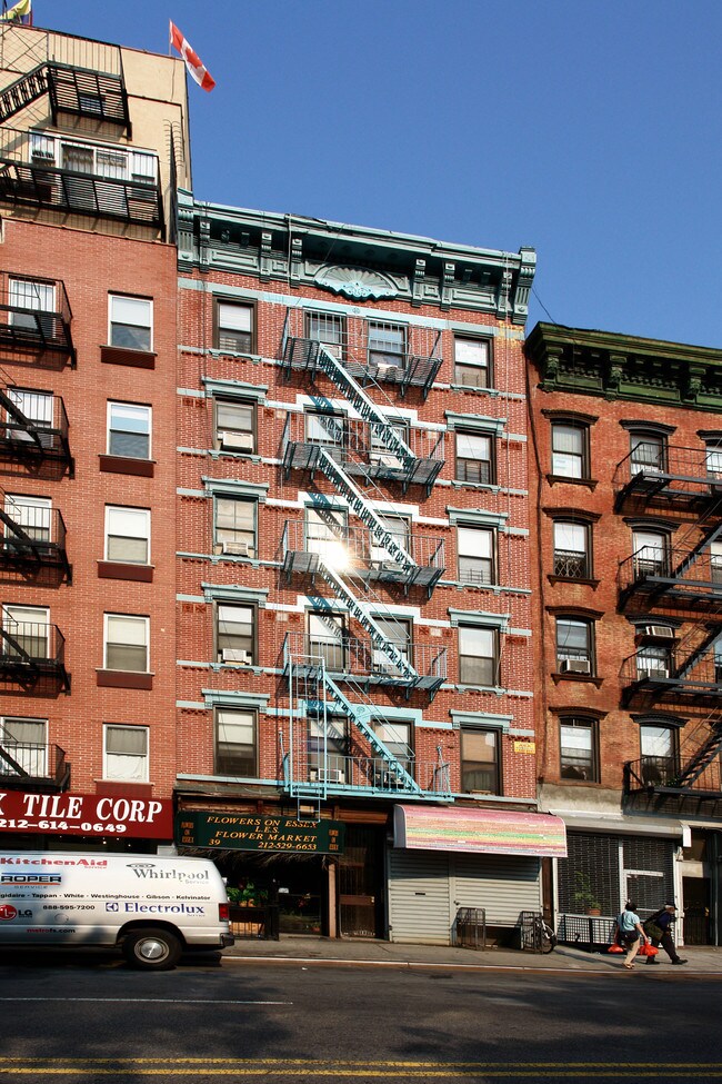 39 Essex St