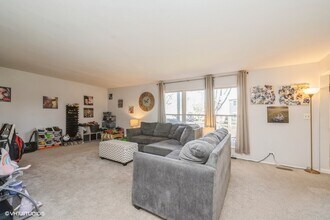 380 Newport Ln in Bartlett, IL - Building Photo - Building Photo