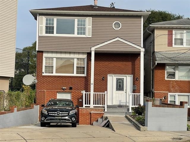 24 Sycamore Rd in Bayonne, NJ - Building Photo