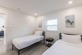 5841 NE 3rd Ave in Fort Lauderdale, FL - Building Photo - Building Photo