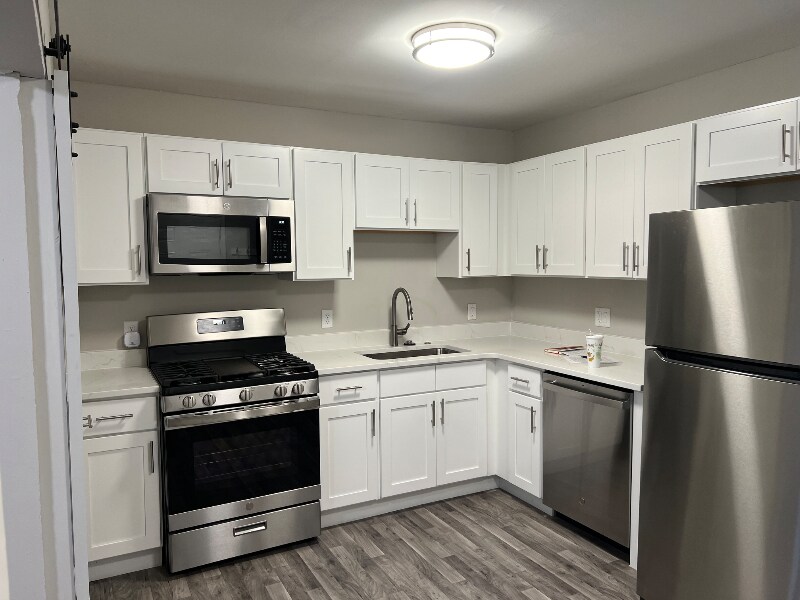 10211 Corning St in Oak Park, MI - Building Photo