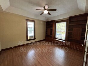 818 W Monroe Terrace in Springfield, MO - Building Photo - Building Photo