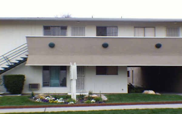 Berkley Apartments in Pomona, CA - Foto de edificio - Building Photo