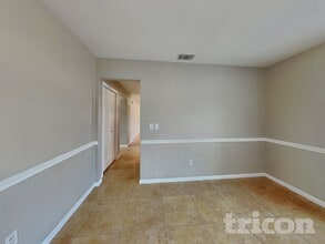 16511 W Course Dr in Tampa, FL - Foto de edificio - Building Photo