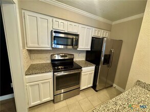 1202 Thorpe Ln in San Marcos, TX - Building Photo - Building Photo