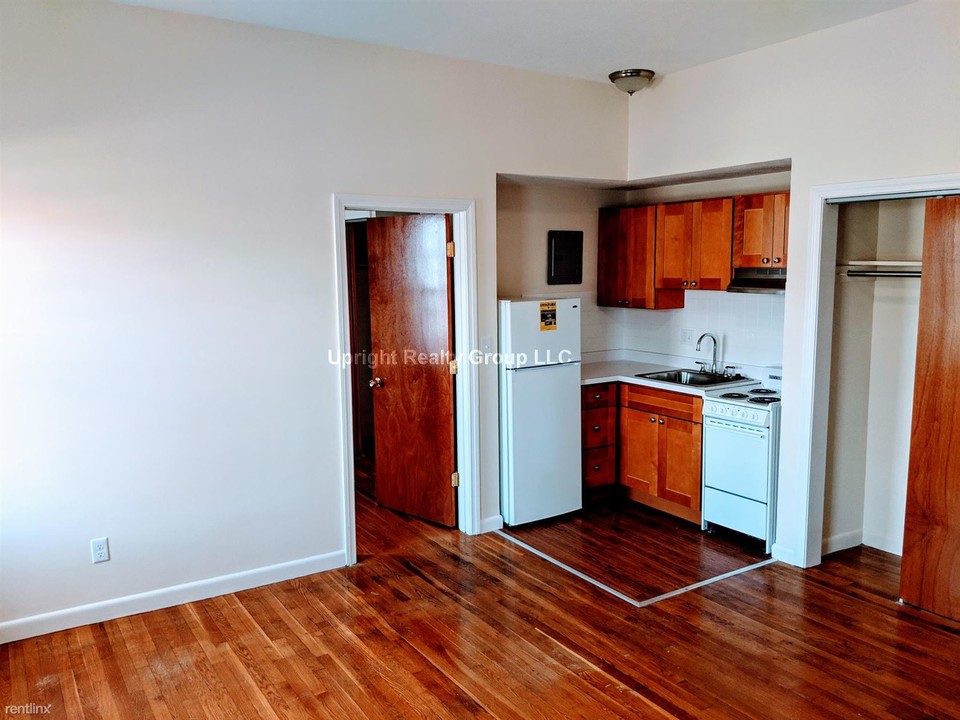 176 N Beacon St-Unit -Apt 21 in Boston, MA - Building Photo