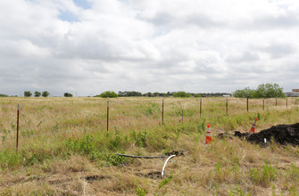 Castle Hills East in Carrollton, TX - Foto de edificio - Primary Photo