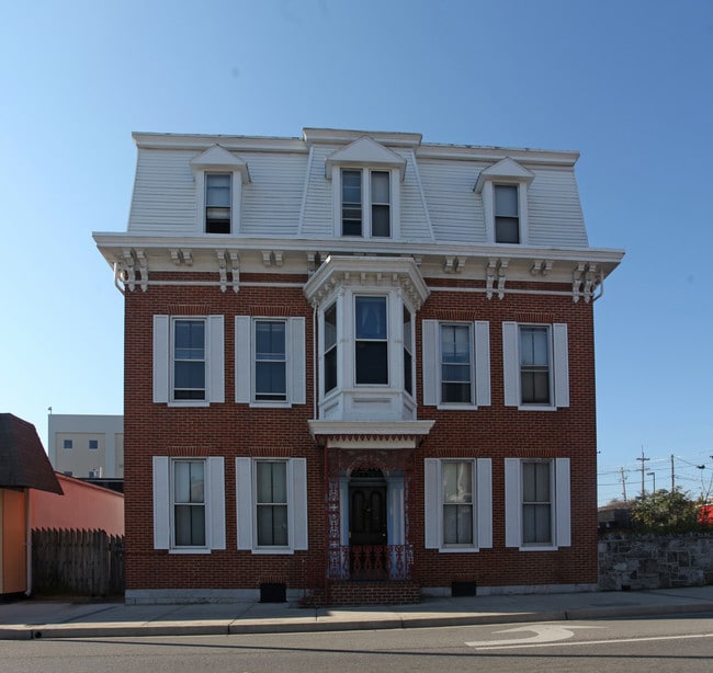 211 W Franklin St in Hagerstown, MD - Building Photo - Building Photo