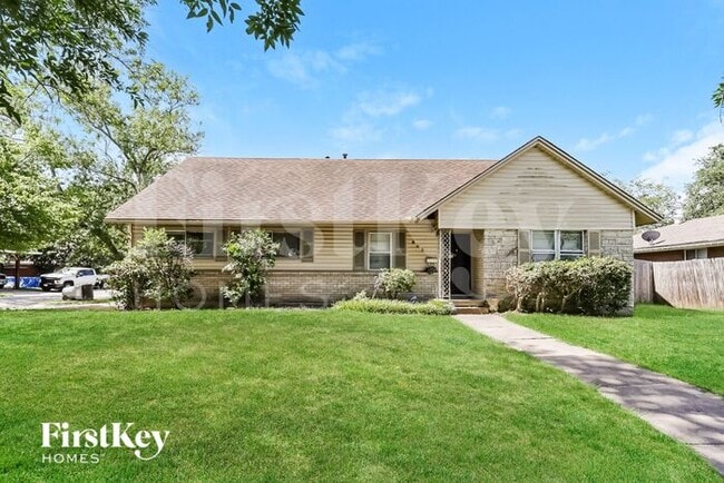 property at 902 Poinsettia Dr