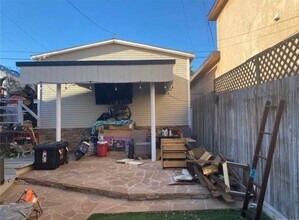 932 W 7th St in San Pedro, CA - Building Photo - Building Photo
