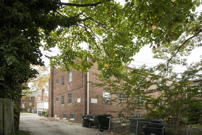 1800 Shepherd St NE in Washington, DC - Foto de edificio - Building Photo