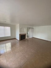 4404 W Lake Mead Blvd in Las Vegas, NV - Building Photo - Building Photo