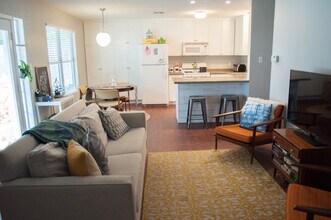 4408 Dove Springs Dr, Unit Apartment B in Austin, TX - Building Photo - Building Photo