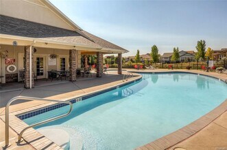 12183 W Cross Dr, Unit 101 in Littleton, CO - Foto de edificio - Building Photo