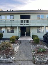 1750 W Sunn Fjord Ln in Bremerton, WA - Building Photo - Building Photo