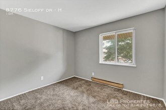 8776 Sieloff Dr in Hazelwood, MO - Building Photo - Building Photo